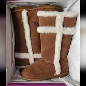Brown Suede Boots with White Fur Trim